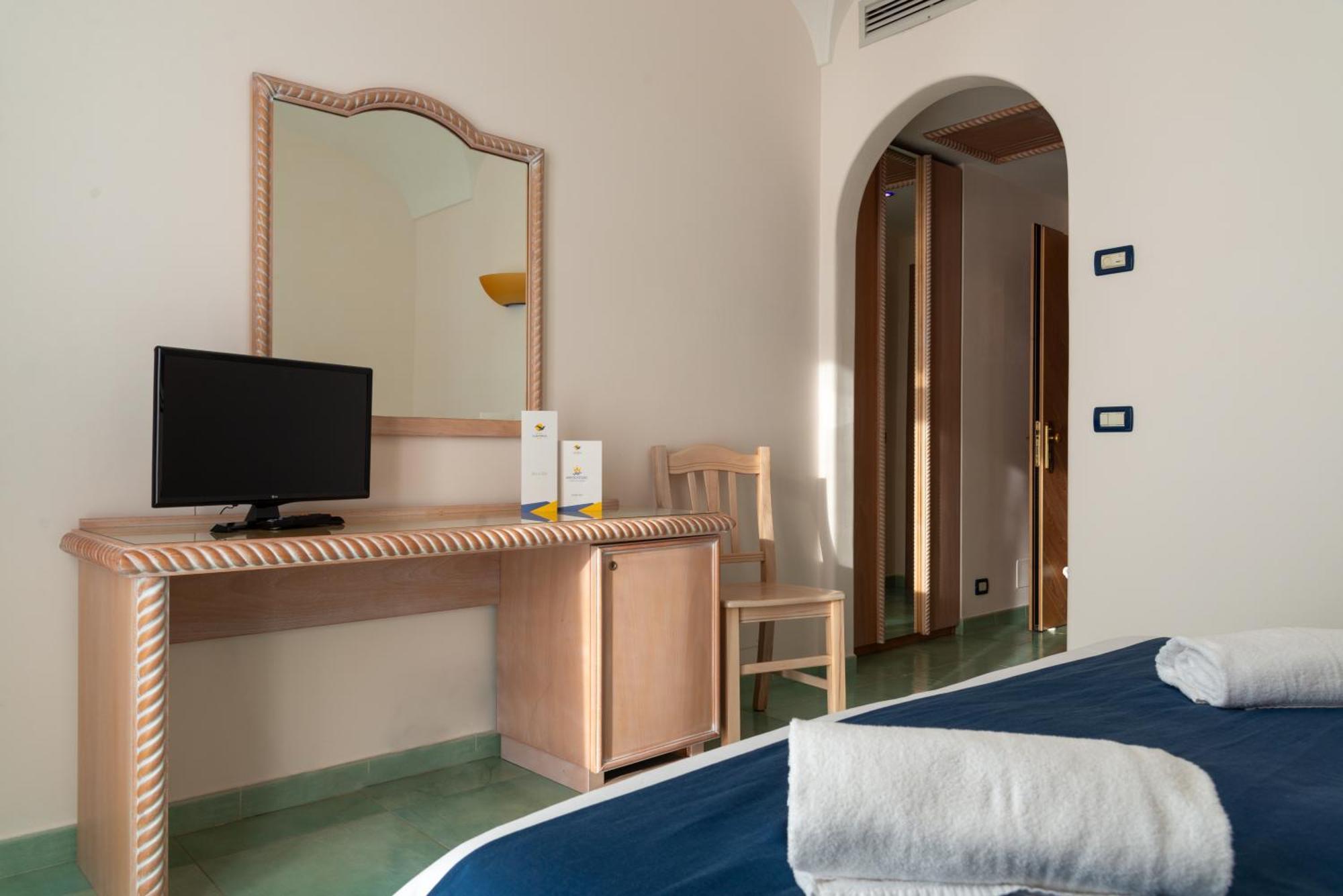 Hotel Albatros Форио Экстерьер фото