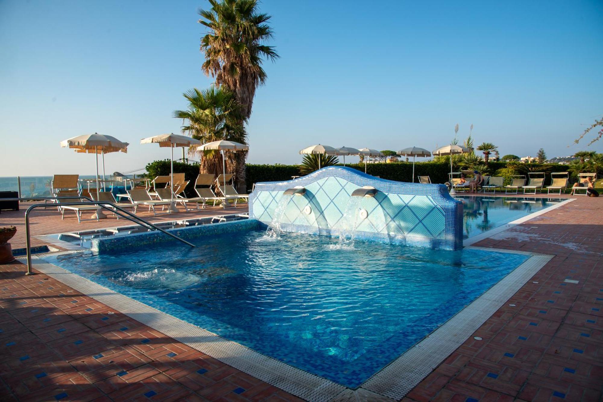 Hotel Albatros Форио Экстерьер фото