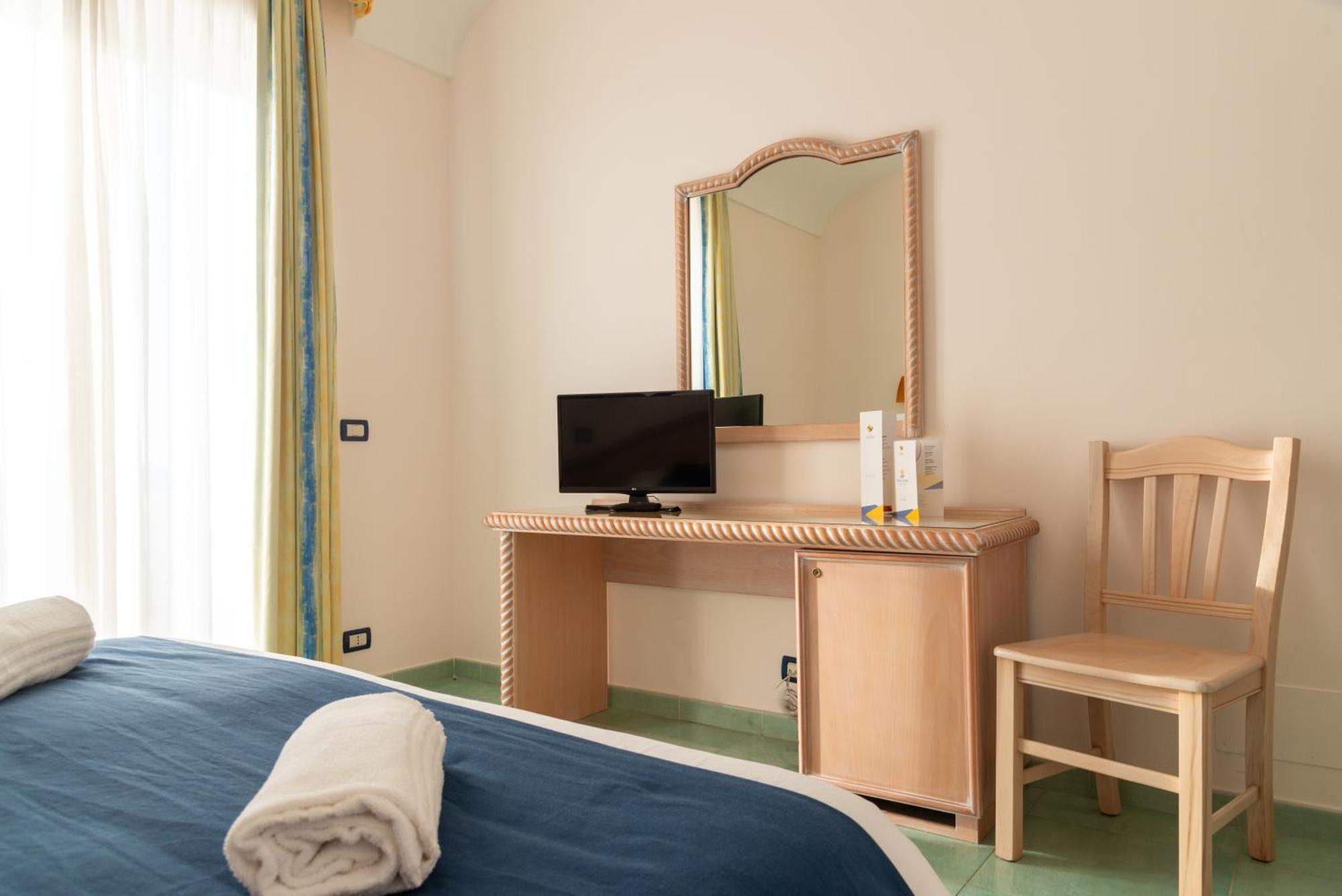 Hotel Albatros Форио Экстерьер фото
