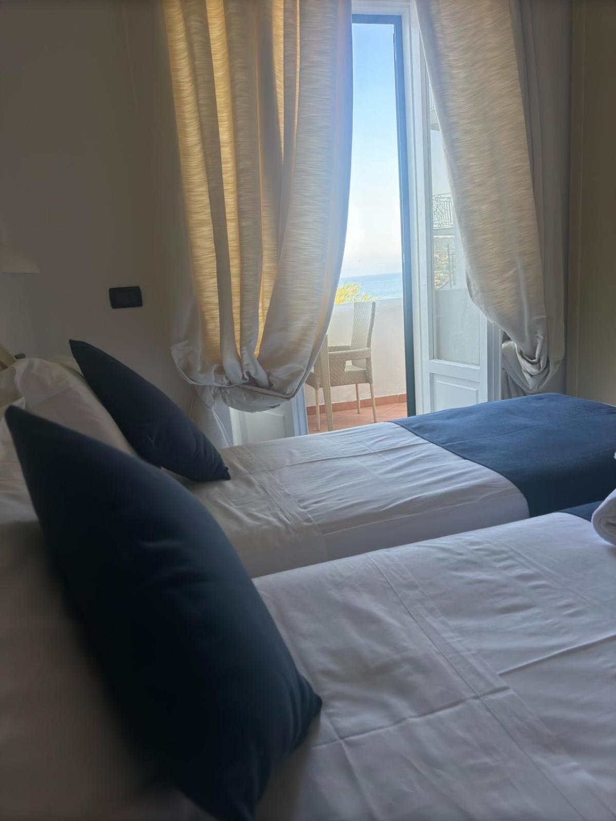 Hotel Albatros Форио Экстерьер фото